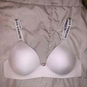 Victoria’s Secret 34B T-shirt bra Wireless NEW